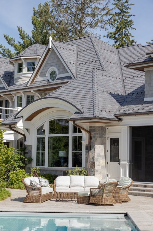 DaVinci Select Shake roof on a luxury waterfront residence